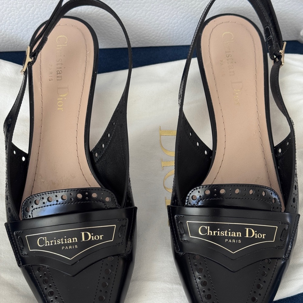 Dior Boy Leather Slingback
Pump Size 37 - Picture 3 of 9